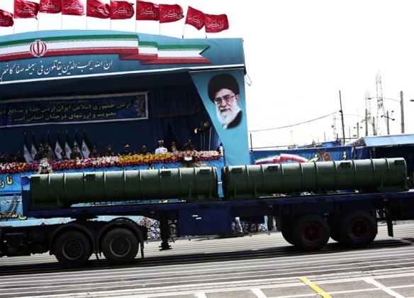 إيران تستعرض أحدث أسلحتها في يوم الجيش ومنظومة اس 300 الايرانية علي رأس المفاجآت